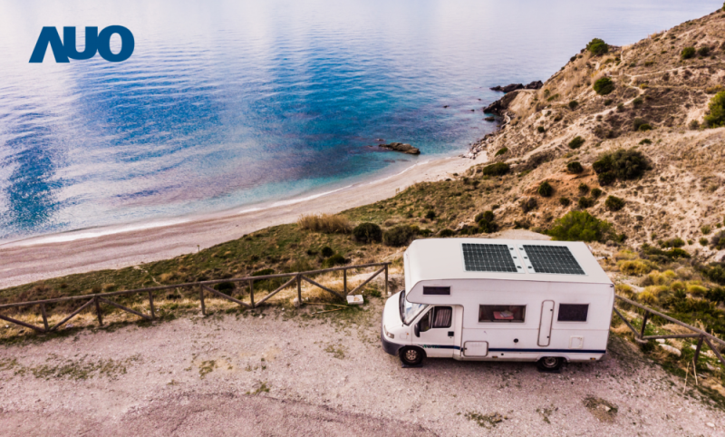 「可撓輕量化太陽光電板SunCurva」使用輕量特殊耐候型複合板取代傳統太陽能板的玻璃前板，不僅降低70%重量，每米平方僅3Kg；具有抗衝擊性能及通過電磁相容性測試，可應用於交通運輸工具，如露營車、遊艇等